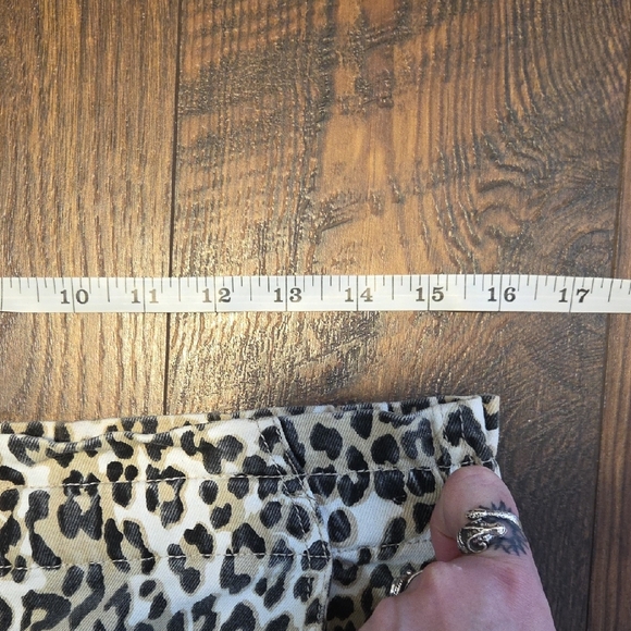 Thread & Supply Leopard Print High Waist Shorts - Tan & Black - Picture 6 of 6